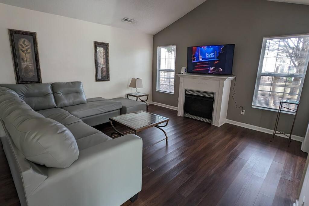 Haven - Uptown/Airport Corridor Villa Charlotte Exterior photo